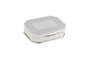 Octagonal pill box silver with engraving Selezione Zanolli