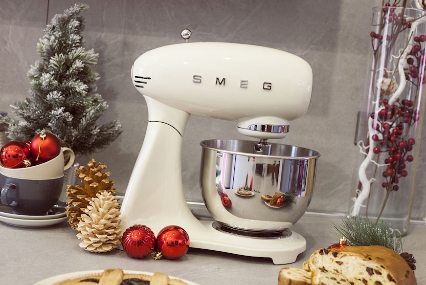 Stand mixer Full Color cream Smeg