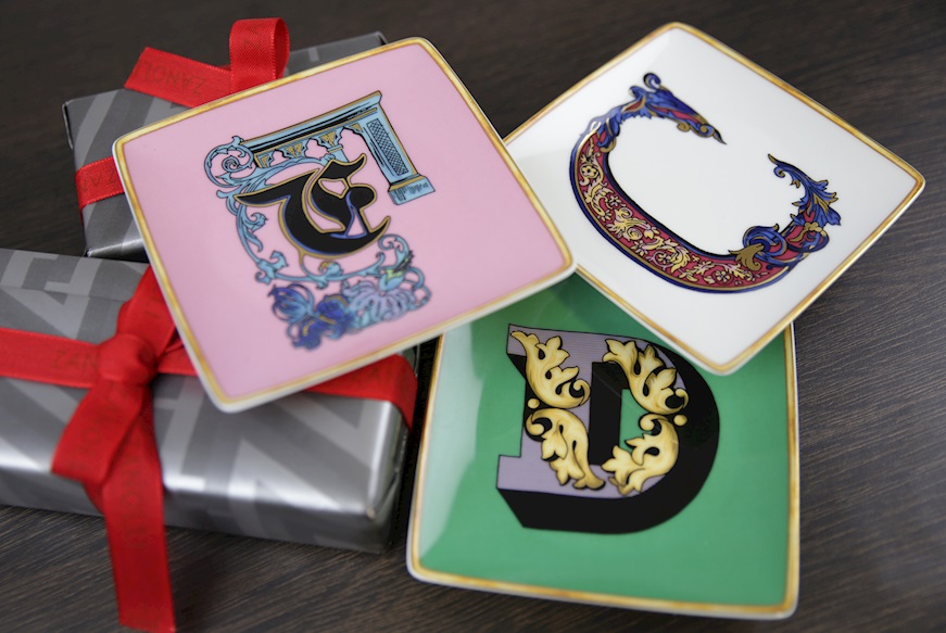 Plate Holiday Alphabet porcelain letter C Versace