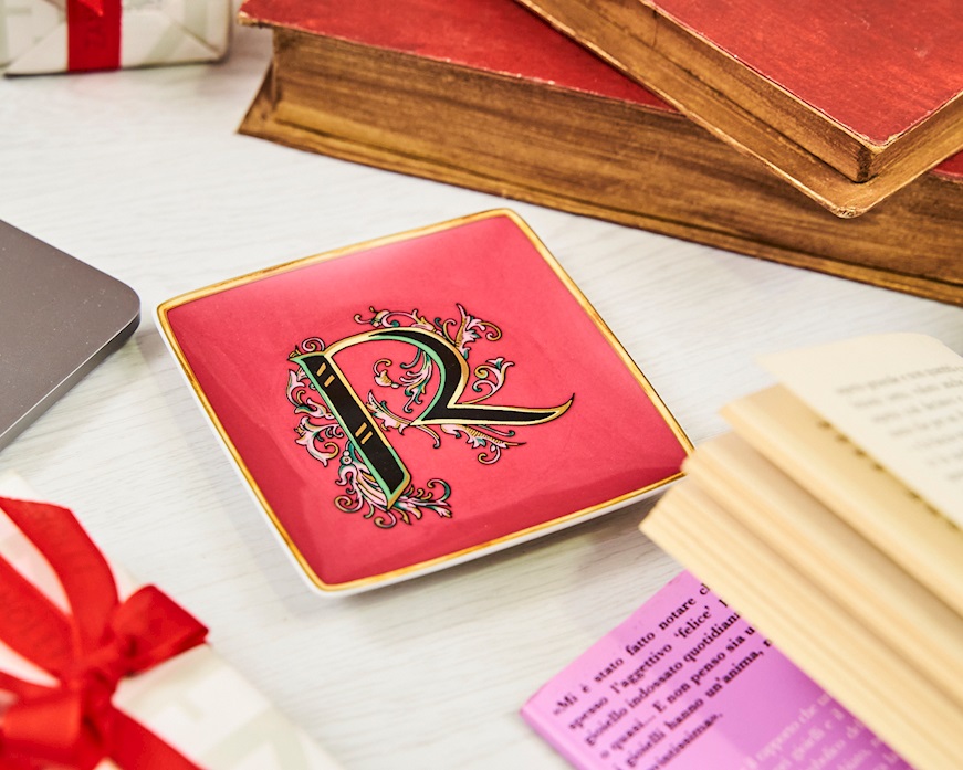 Piattino Alphabet porcellana lettera R Versace
