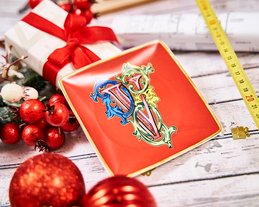 Plate Alphabet porcelain letter V Versace