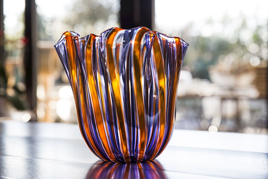 Vaso Fazzoletto vetro di Murano a canne indaco, arancio e cristallo Venini