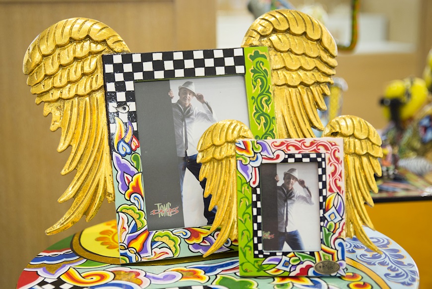Picture frame Wings L hand painted Tom's Drag