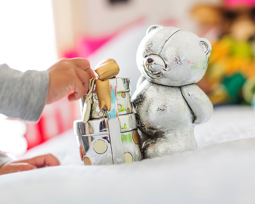 Salvadanaio orsetto Forever Friends con pacchi regalo Selezione Zanolli