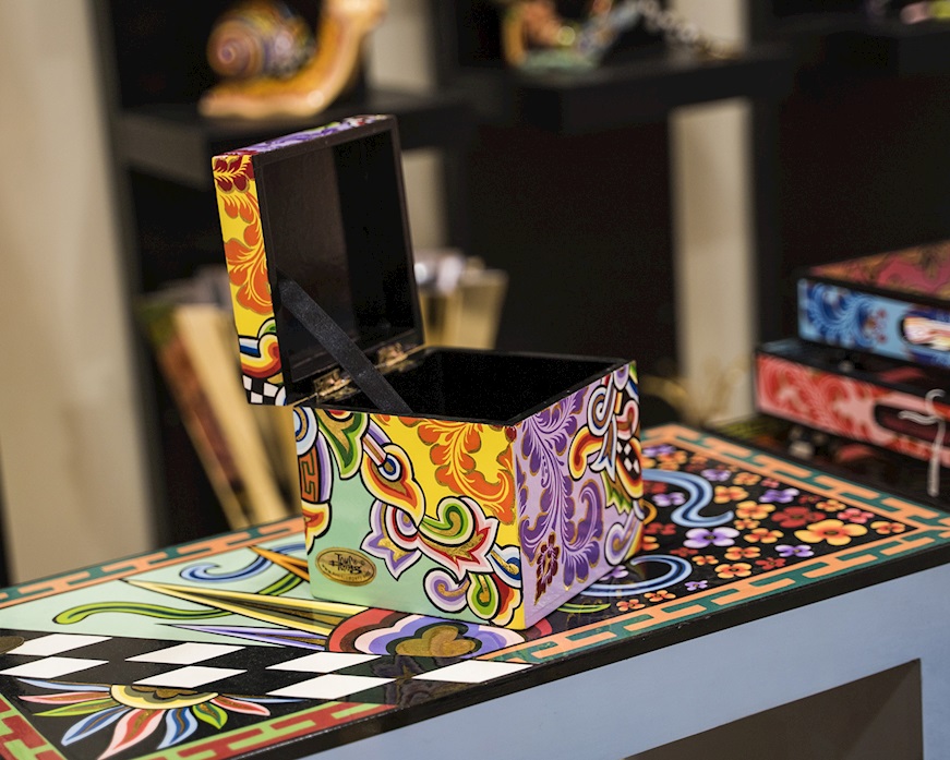 Box Square hand painted Tom's Drag