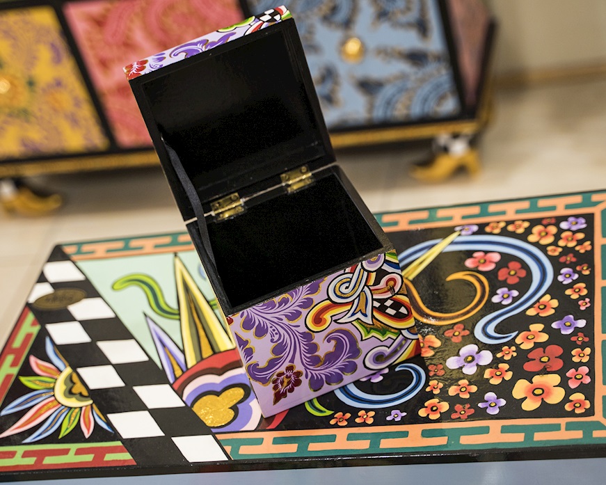 Box Square hand painted Tom's Drag