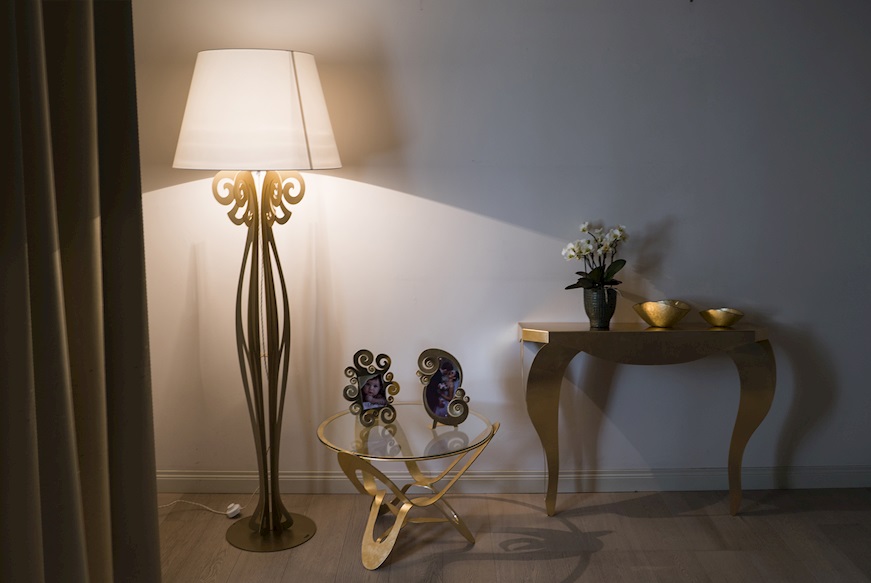 Floor lamp Circeo in gold iron with ivory lampshade Arti & Mestieri