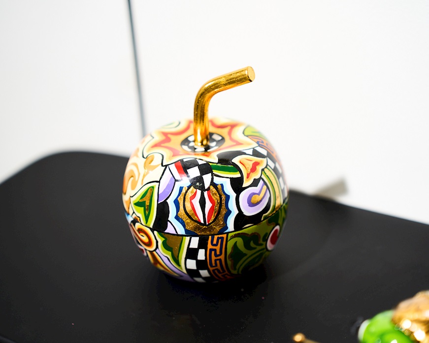 Apple-Shaped Box M hand painted Tom's Drag