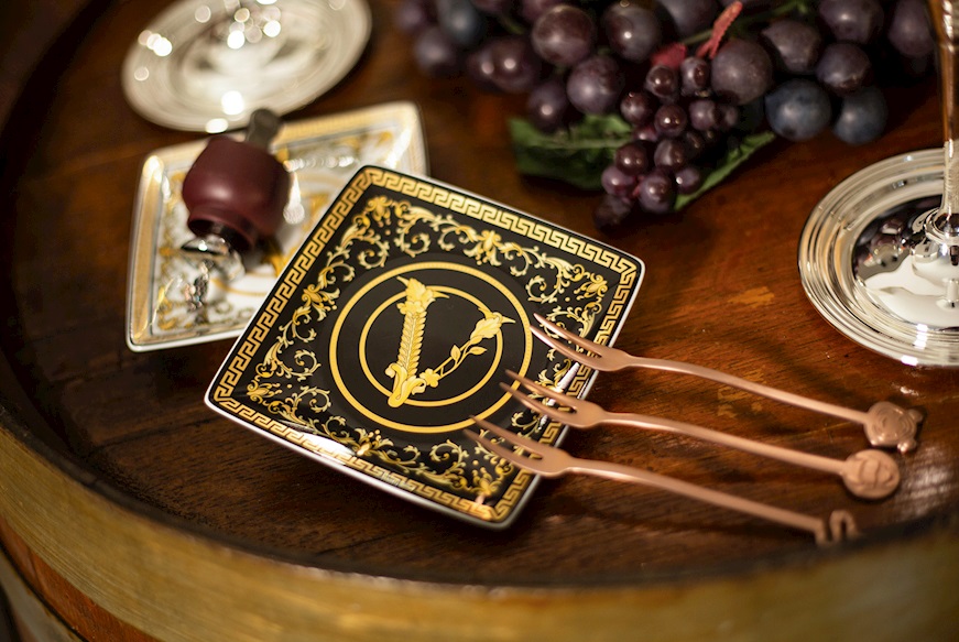 Plate Virtus Gala porcelain black Versace