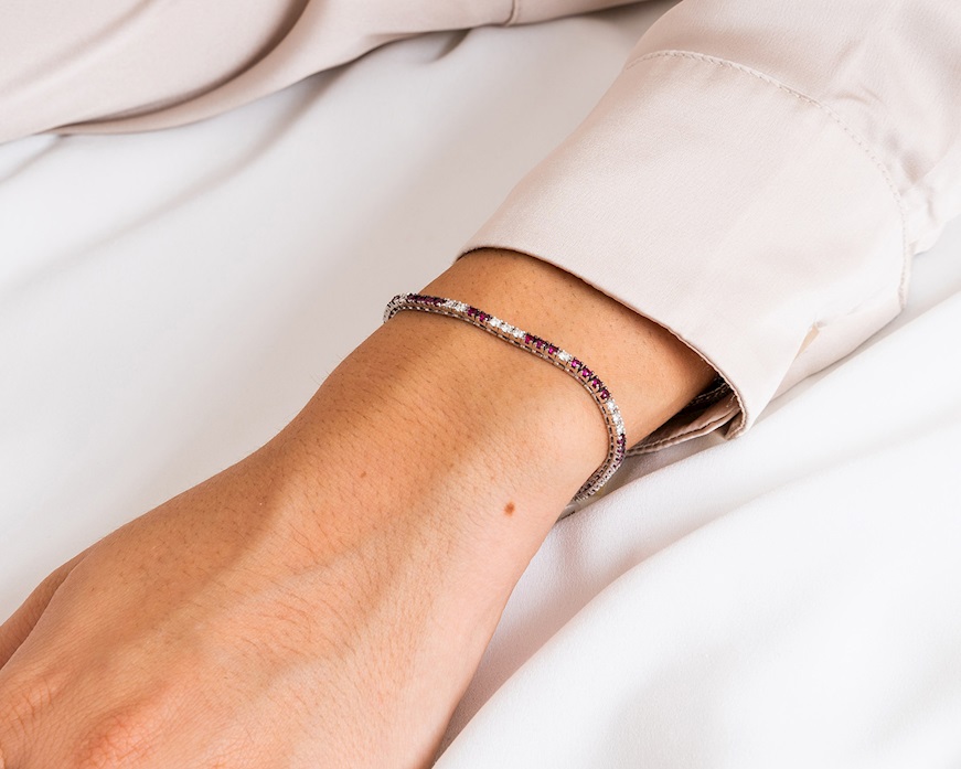Bracciale tennis oro 750‰ e diamanti ct. 0.85 e rubini ct. 1.65 Davite & Delucchi