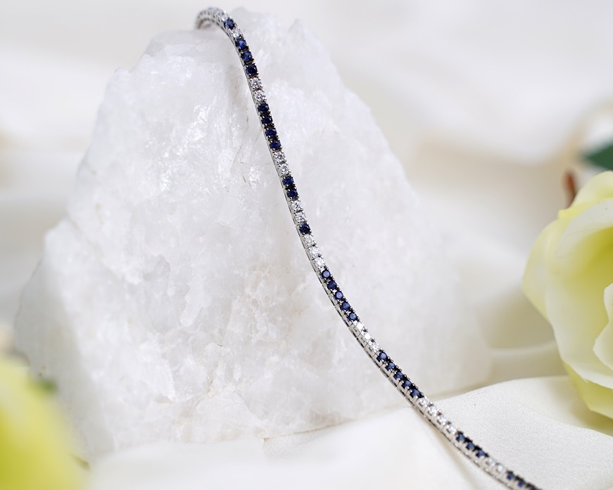 Bracciale tennis oro 750‰ e diamanti ct. 0.85 e zaffiri ct. 1.45 Davite & Delucchi