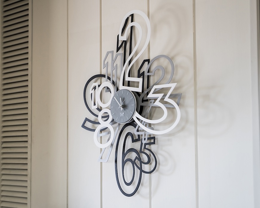 Orologio da parete Mimic in ferro nero, alluminio e bianco Arti & Mestieri