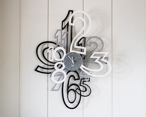 Orologio da parete Mimic in ferro nero, alluminio e bianco Arti & Mestieri