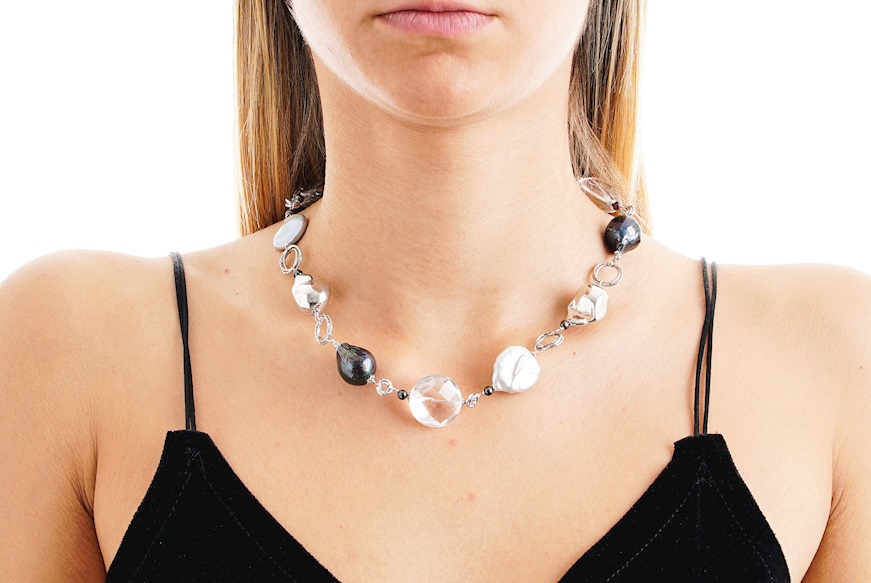 Collana argento rosè con perle grigie e cristallo di rocca Luisa della Salda