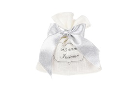 Favor Sugared Almonds white bag and silver bow Selezione Zanolli