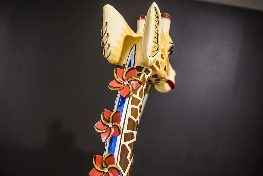 Giraffe Roxanna XL hand painted Tom's Drag