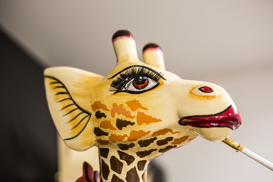 Giraffe Roxanna XL hand painted Tom's Drag