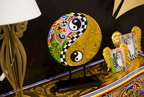 Yin-Yang hand painted Tom's Drag