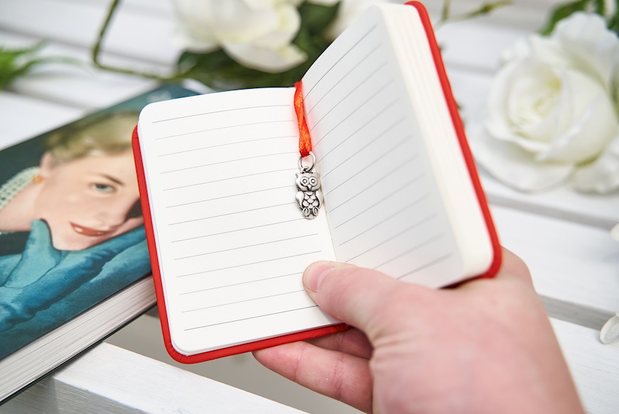 Block Notes with owl pendant, box and sugared almonds Selezione Zanolli