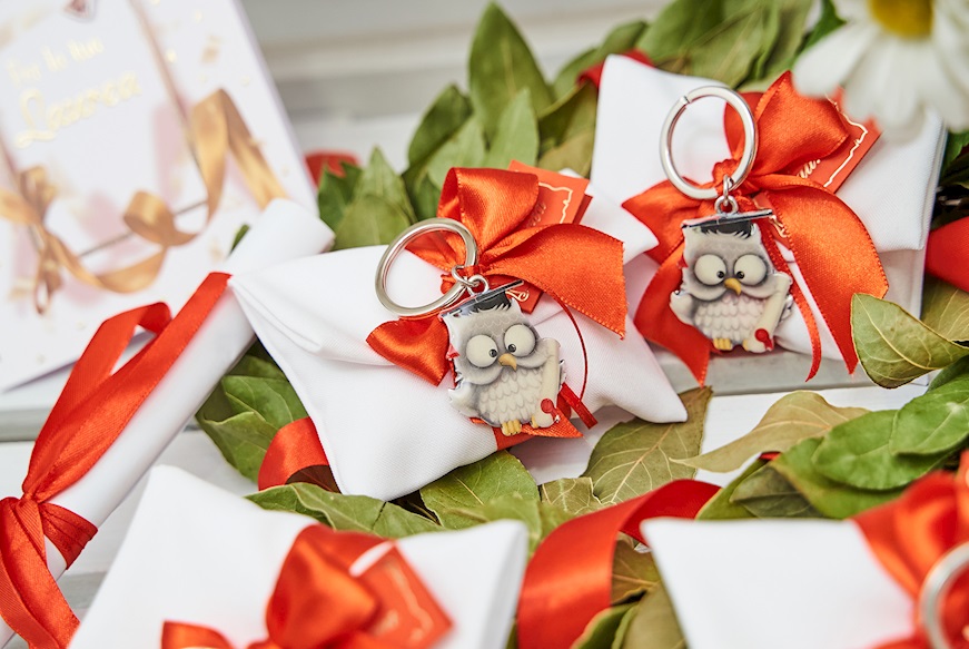 Keychain Graduation Owl with sugared almonds Selezione Zanolli