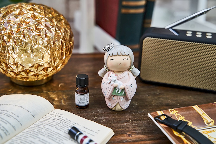 Diffusore fragranza Kokeshi con ciuffo portaconfetti Selezione Zanolli