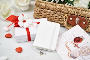 Block Notes with tau pendant, box and sugared almonds Selezione Zanolli