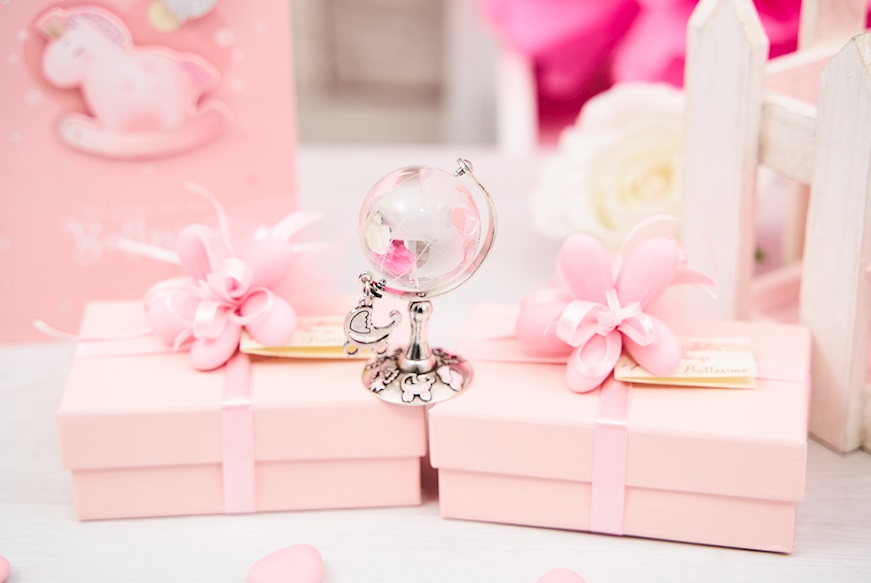 Globe with stroller pendant, box and sugared almonds Selezione Zanolli