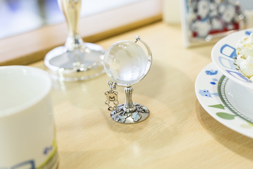 Globe with teddy bear pendant, box and sugared almonds Selezione Zanolli