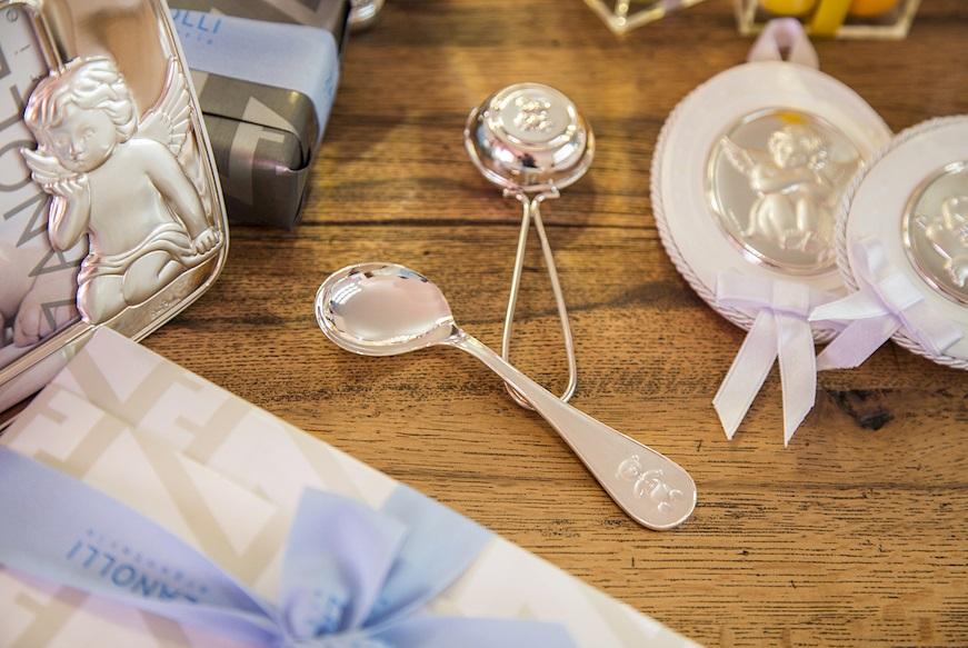 Bent outlet baby spoon