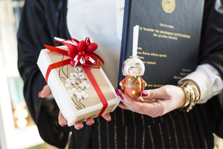 bomboniere-personalizzate-per-la-laurea-kokeshi