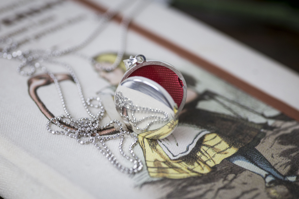 Collana Con Ciondolo Portafoto A Forma Di Cuore E Libro - Gioiello In Acciaio Inox 'Book Love' Regalo Per Lei - 3