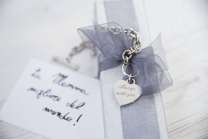 Cosa Regalare Ad Una Mamma In Attesa Cosa regalare per la festa della mamma? Idee per ogni personalità