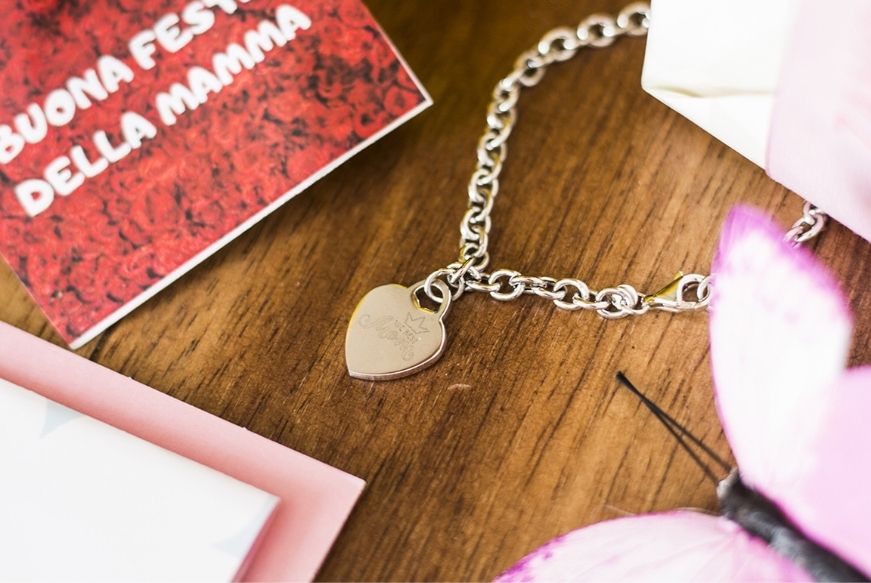 cosa-regalare-per-la-festa-della-mamma-bracciale-cuore