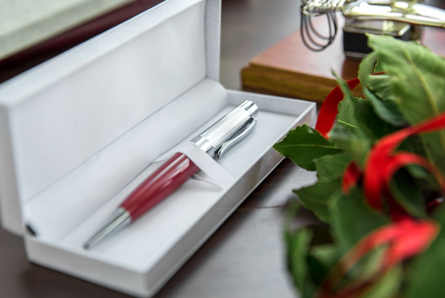 Cosa Si Regala A Un Laureato Cosa regalare alla laurea? 10 idee regalo classiche