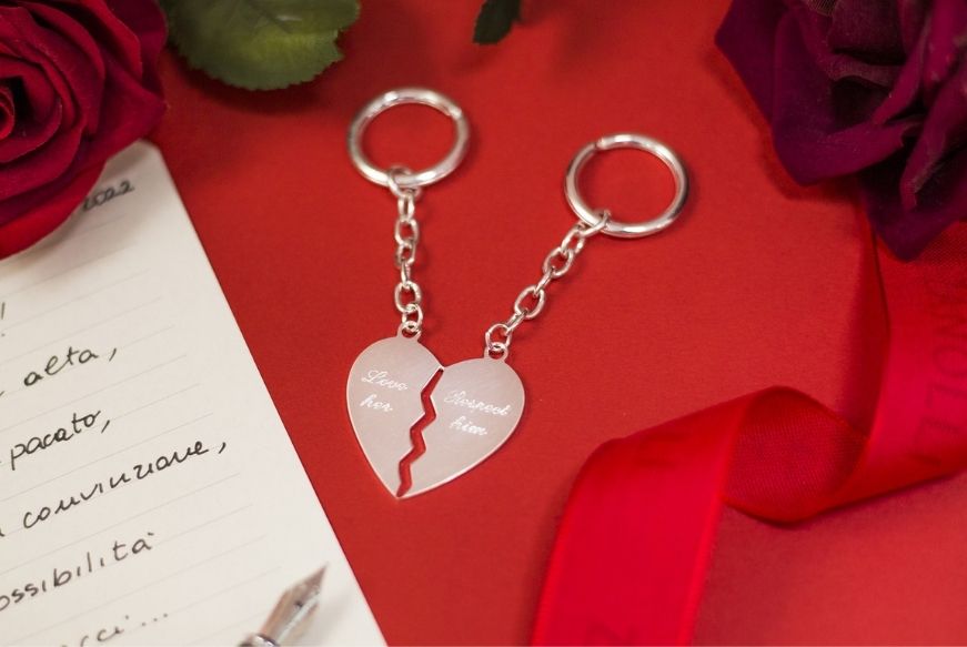 san-valentino-10-idee-regalo-per-lei-portachiavi-cuore-spezzato