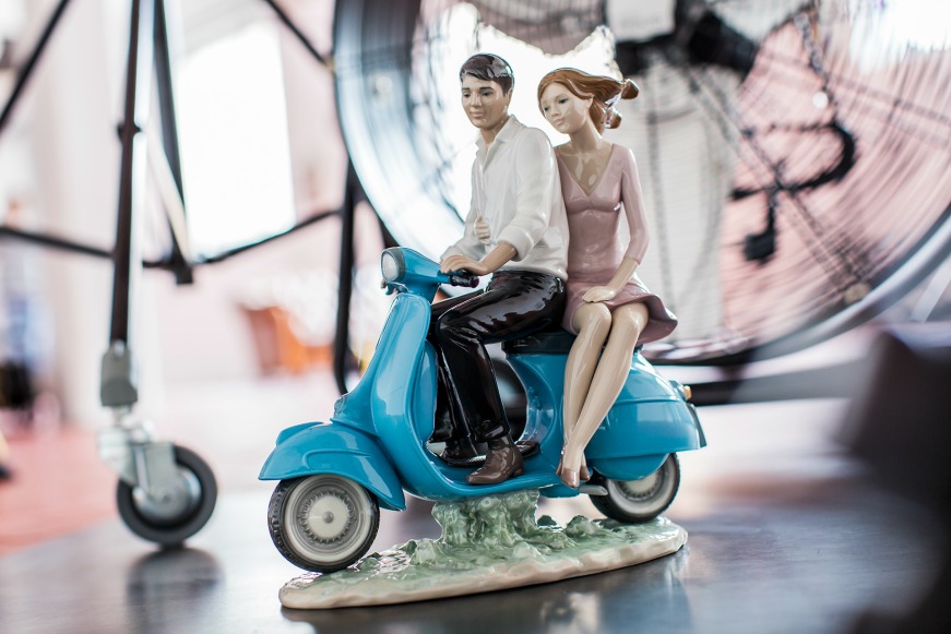 Sculture moderne - Lladrò, coppia in vespa